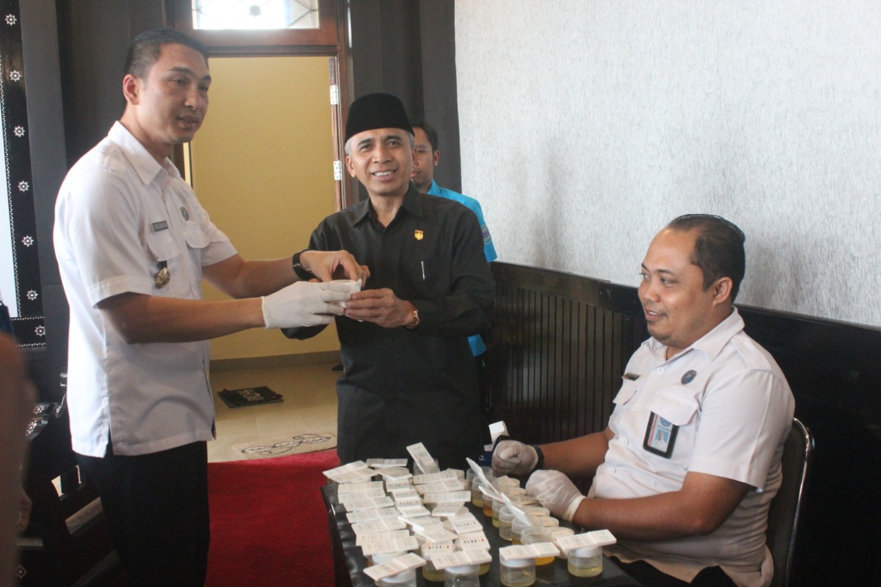 Anggota DPRD Kota Mataram Periode 2019 - 2024 di Tes Urine