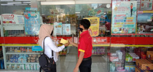 Diseminasi Informasi P4GN melalui Media Luar Ruangan (Penempelan Stickers)