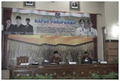 Rapat Paripurna Dewan dalam rangka penetapan 4 (empat) buah Rancangan Peraturan Daerah Kota Mataram menjadi Peraturan Daerah.